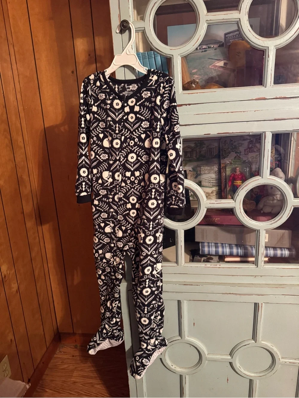 Kids Black and White Rabbit One-Piece Footie Pajamas Size 5 Carters C2